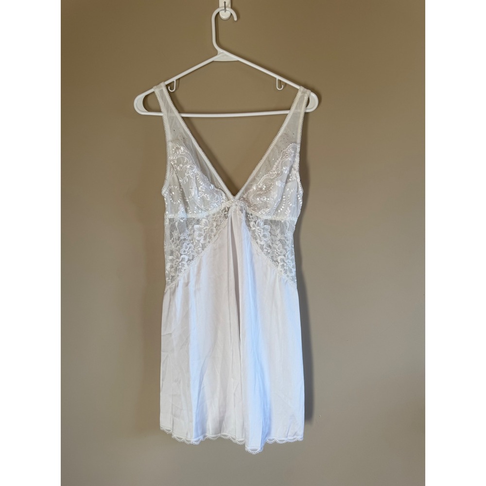 Cinema Etoile Seductivewear White Lace Embroidered Chemise Nightgown‎ Medium